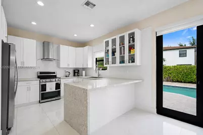 918 NE 191st St, Miami, FL 33179 - Photo 15