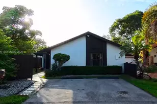 1490 Flamingo Ct, Pembroke Pines, FL 33026 - Photo 1
