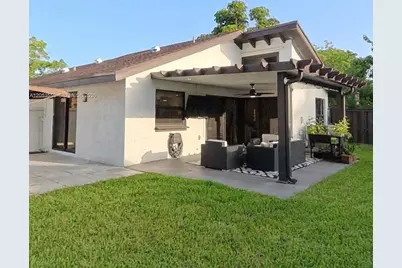 1490 Flamingo Ct, Pembroke Pines, FL 33026 - Photo 5