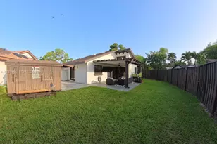 1490 Flamingo Ct, Pembroke Pines, FL 33026 - Photo 5