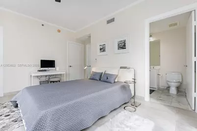 1060 Brickell Ave #1507, Miami, FL 33131 - Photo 9
