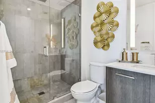 230 NE 4th St, Miami, FL 33132 - Photo 27