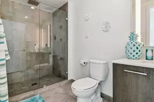 230 NE 4th St, Miami, FL 33132 - Photo 29