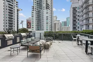 230 NE 4th St, Miami, FL 33132 - Photo 9