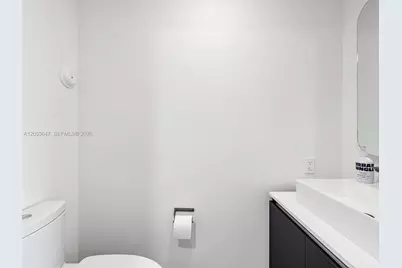 227 NE 2nd St #2706, Miami, FL 33132 - Photo 3