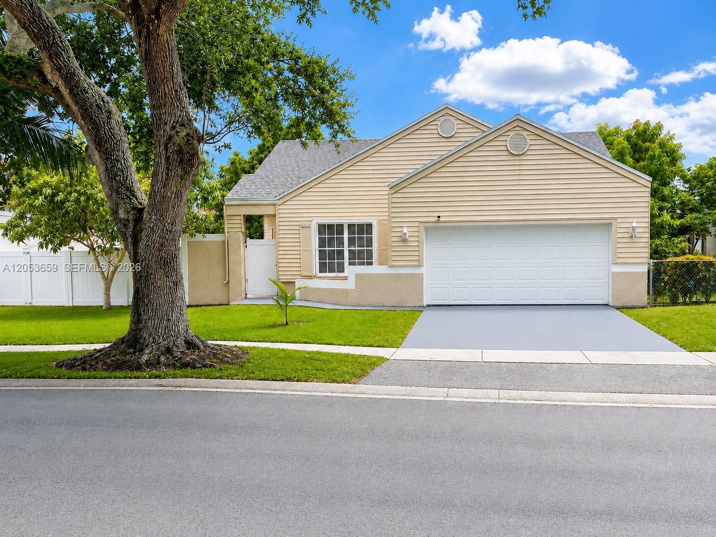 1040 SW 85th Terrace main architectural view