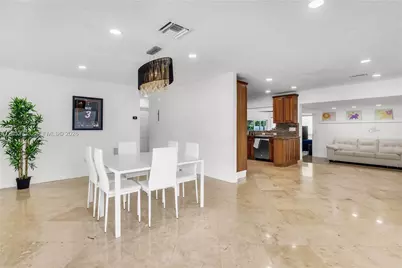 2424 NE 18th Ave, Wilton Manors, FL 33305 - Photo 3