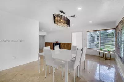 2424 NE 18th Ave, Wilton Manors, FL 33305 - Photo 13