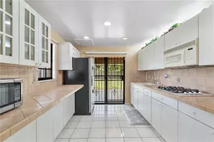601 E 22nd St, Hialeah, FL 33013 - Photo 13