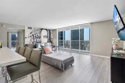 1200 Brickell Bay Dr #2423, Miami, FL 33131 - Photo 1