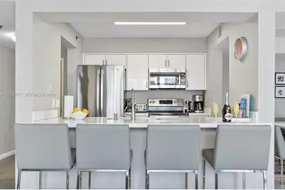 1200 Brickell Bay Dr #2423, Miami, FL 33131 - Photo 5