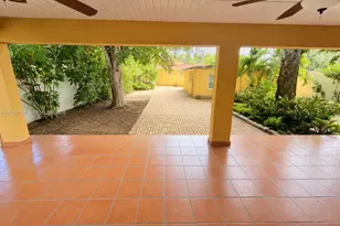 985 SW 10th St, Miami, FL 33130 - Photo 9