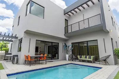 10043 NW 75th Ter, Doral, FL 33178 - Photo 9