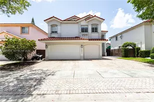 10873 NW 71st St, Doral, FL 33178 - Photo 3