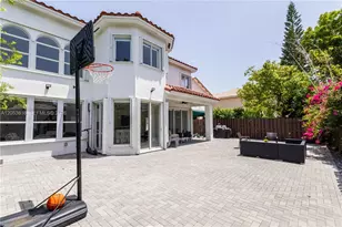 10873 NW 71st St, Doral, FL 33178 - Photo 27
