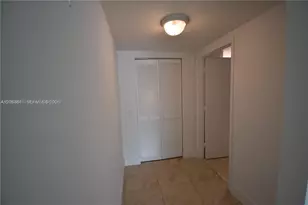 41 SE 5th St, Miami, FL 33131 - Photo 11