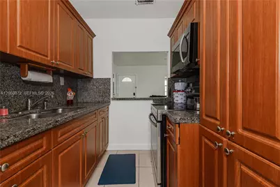 681 NE 1st Pl, Hialeah, FL 33010 - Photo 11