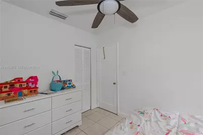 681 NE 1st Pl, Hialeah, FL 33010 - Photo 23