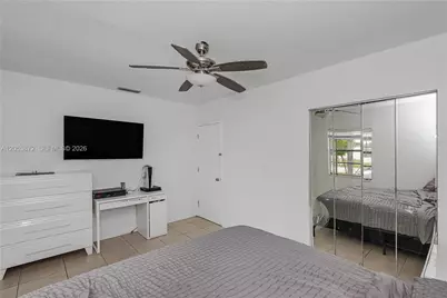 681 NE 1st Pl, Hialeah, FL 33010 - Photo 17