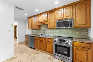 11610 NW 43rd St, Sunrise, FL 33323 - Photo 3