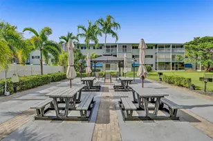 1000 Hillcrest Ct, Hollywood, FL 33021 - Photo 17