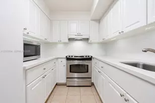 2642 Collins Ave, Miami Beach, FL 33140 - Photo 9