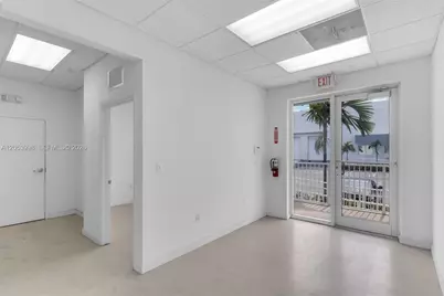 7900 NW 71st St, Medley, FL 33166 - Photo 9