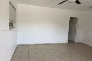 570 W 29th St, Hialeah, FL 33012 - Photo 9