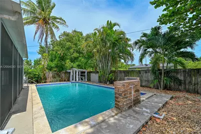 76 NE 170th St, North Miami Beach, FL 33162 - Photo 9