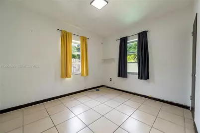 76 NE 170th St, North Miami Beach, FL 33162 - Photo 37