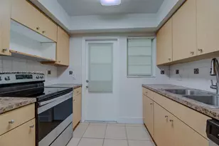 2471 SW 82nd Ave, Davie, FL 33324 - Photo 7