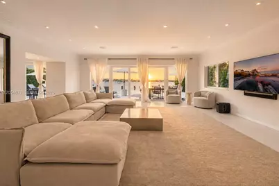1300 S Venetian Way, Miami, FL 33139 - Photo 5