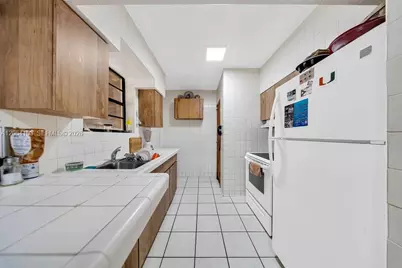 11 W 64th St, Hialeah, FL 33012 - Photo 9