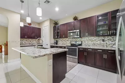1053 SW 113th Way, Pembroke Pines, FL 33025 - Photo 3