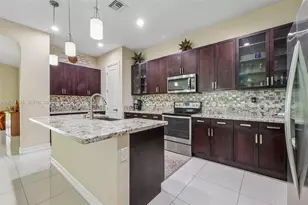 1053 SW 113th Way, Pembroke Pines, FL 33025 - Photo 3