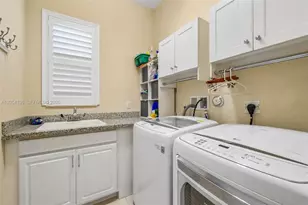 1053 SW 113th Way, Pembroke Pines, FL 33025 - Photo 19