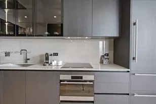 20 NE 11th St, Miami, FL 33132 - Photo 7