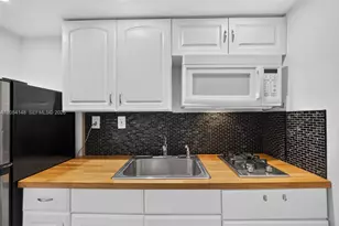 1555 Pennsylvania Ave, Miami Beach, FL 33139 - Photo 11