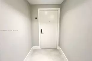 2457 Collins Ave, Miami Beach, FL 33140 - Photo 19