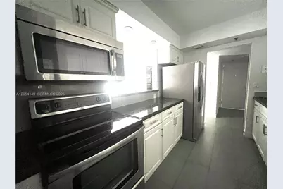2457 Collins Ave #402, Miami Beach, FL 33140 - Photo 15
