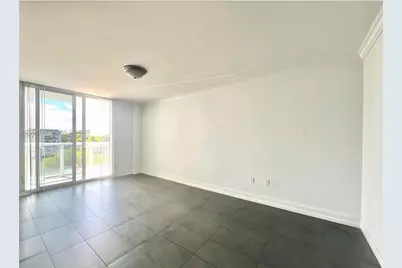 2457 Collins Ave #402, Miami Beach, FL 33140 - Photo 9
