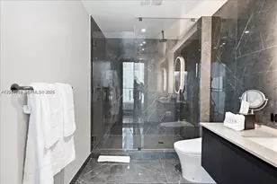 20 NE 11th St, Miami, FL 33132 - Photo 25