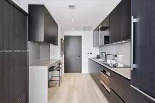 20 NE 11th St, Miami, FL 33132 - Photo 5