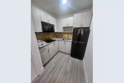 2700 Collins Ave #202, Miami Beach, FL 33140 - Photo 3