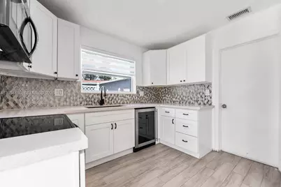 3192 NW 40th Ct, Lauderdale Lakes, FL 33309 - Photo 13