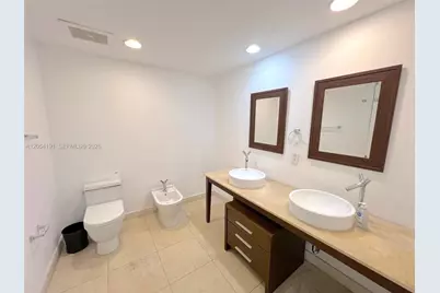 495 Brickell Av #4208, Miami, FL 33131 - Photo 11