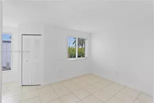 8585 NW 6th Ln, Miami, FL 33126 - Photo 13