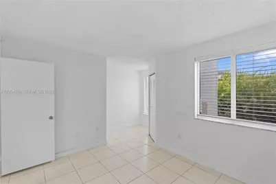 8585 NW 6th Ln #9-208, Miami, FL 33126 - Photo 15