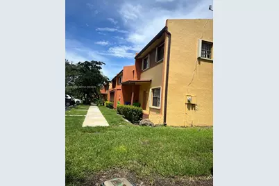 4613 NW 91st Ave, Sunrise, FL 33351 - Photo 3