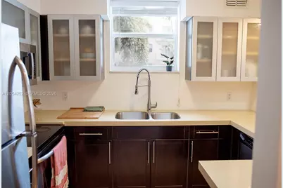 1045 10th St #204, Miami Beach, FL 33139 - Photo 9